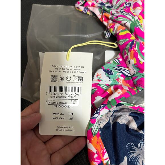 NWT Maaji Brittany Reversible One-Piece Swimsuit Floral‎ Summer Womens Medium - Picture 8 of 8